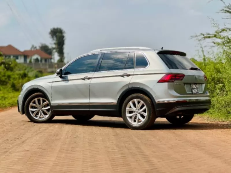 Volkswagen Tiguan   - 2017