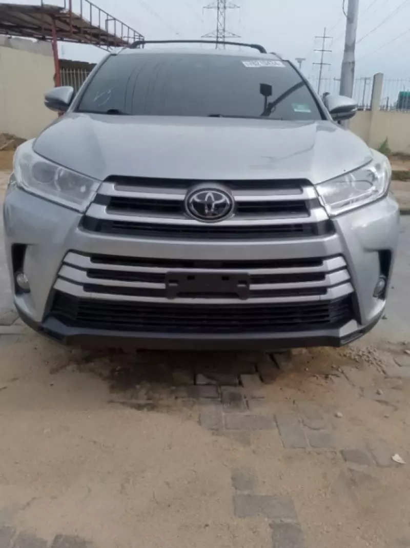 Toyota Highlander   - 2019