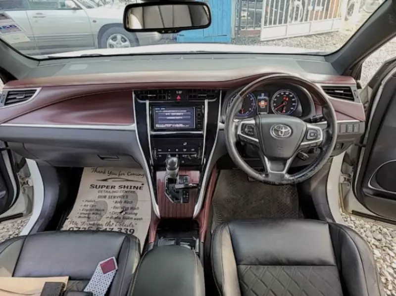 Toyota Harrier   - 2015