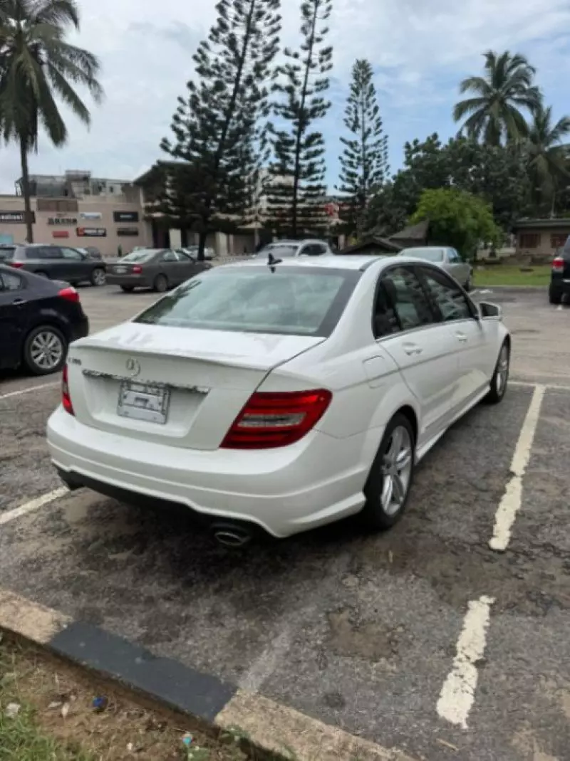 Mercedes-Benz C 300   - 2013