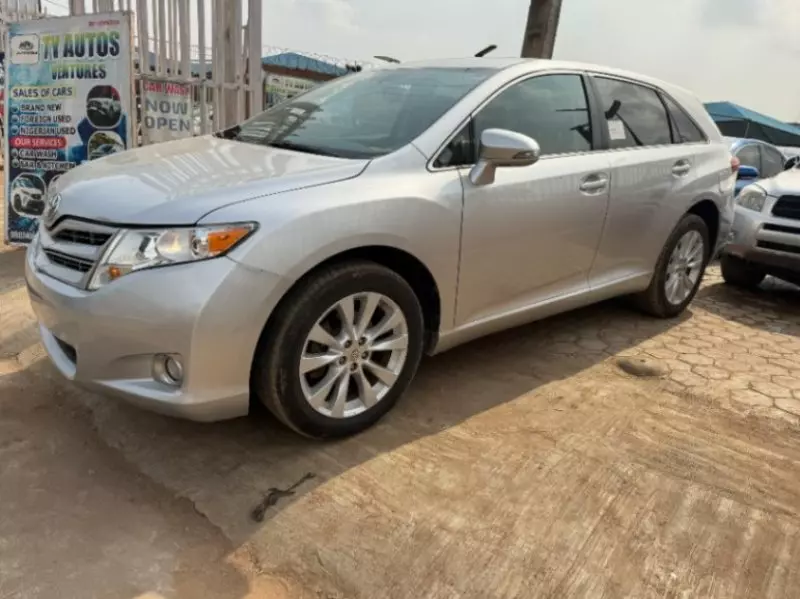 Toyota Venza   - 2013