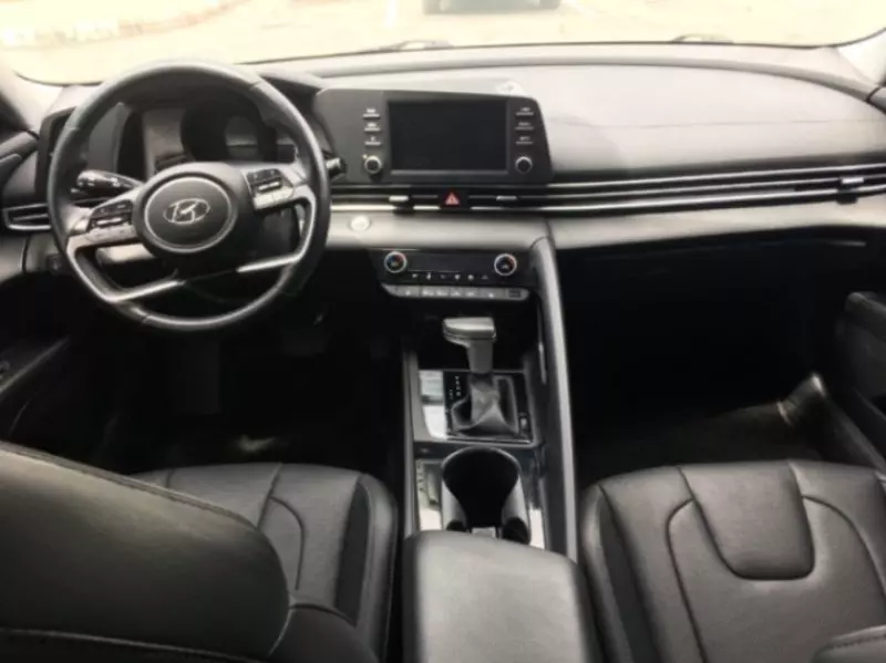 Hyundai Elantra - 2021