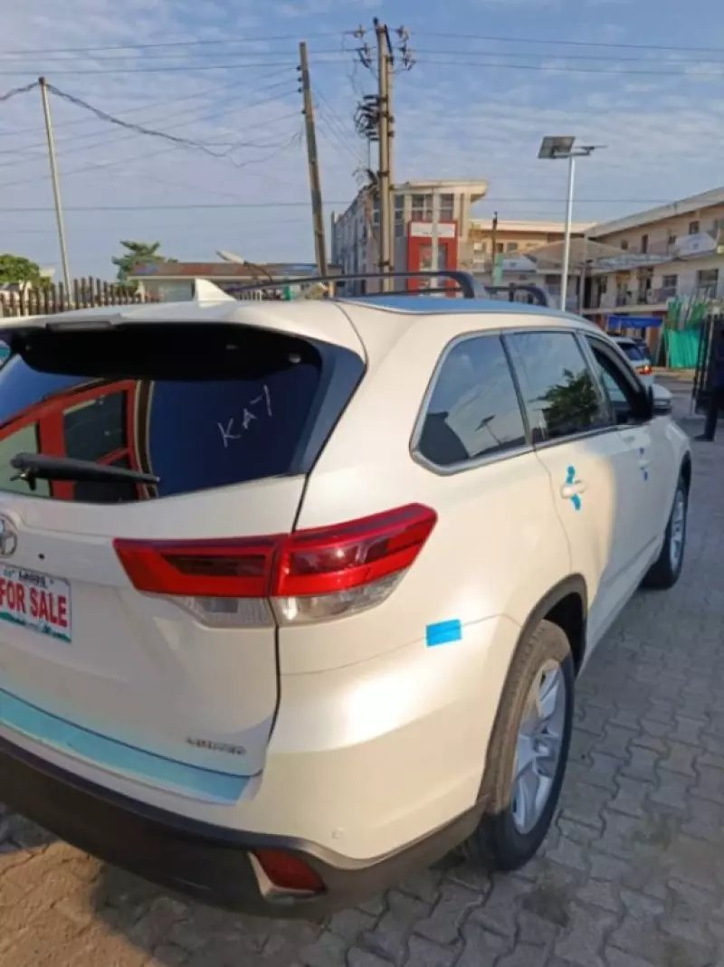 Toyota Highlander   - 2014