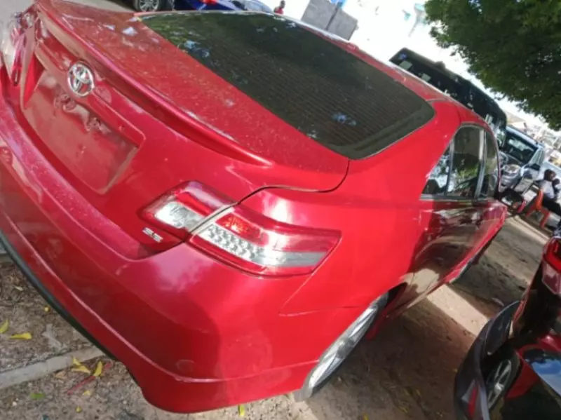 Toyota Camry   - 2010