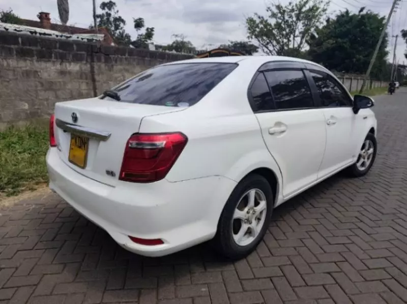Toyota Axio    - 2016
