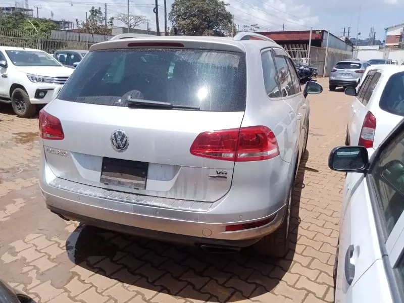 Volkswagen Touareg   - 2011