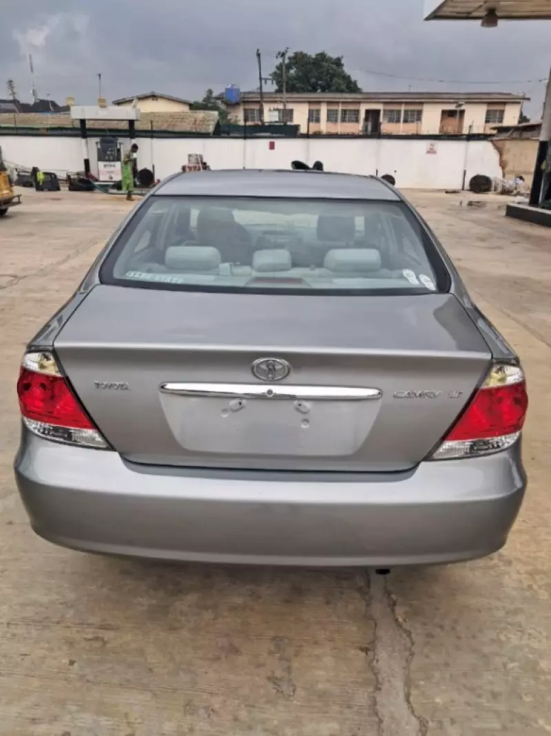 Toyota Camry   - 2005