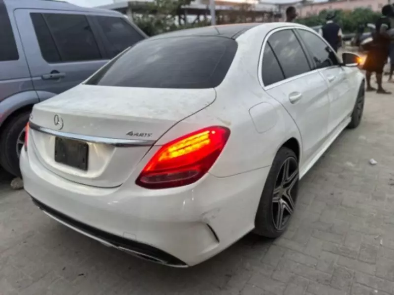 Mercedes-Benz C 300   - 2015