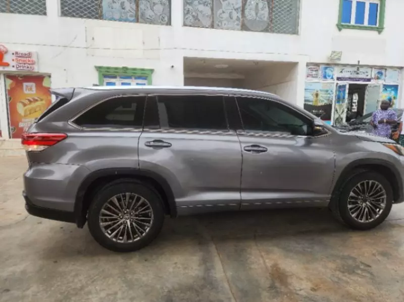 Toyota Highlander   - 2015