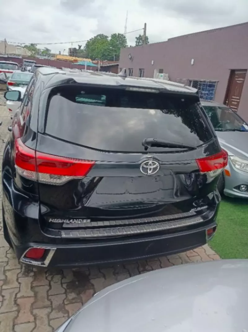 Toyota Highlander   - 2019