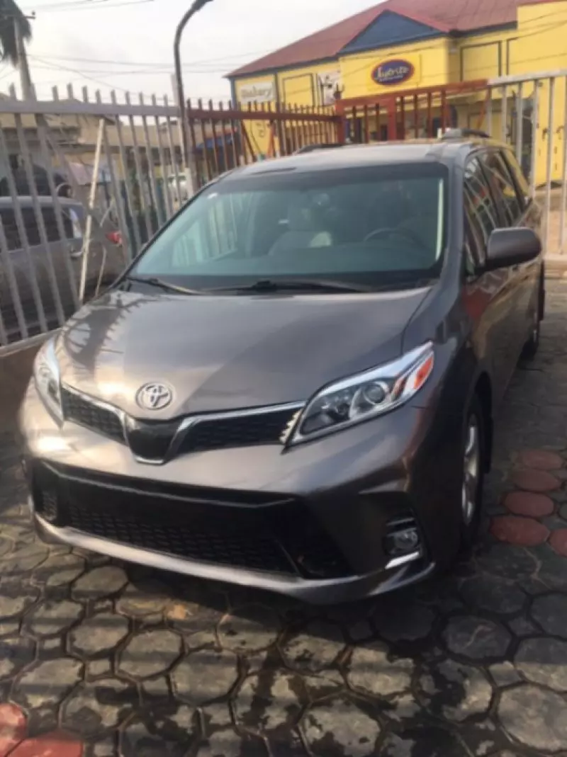 Toyota Sienna   - 2018