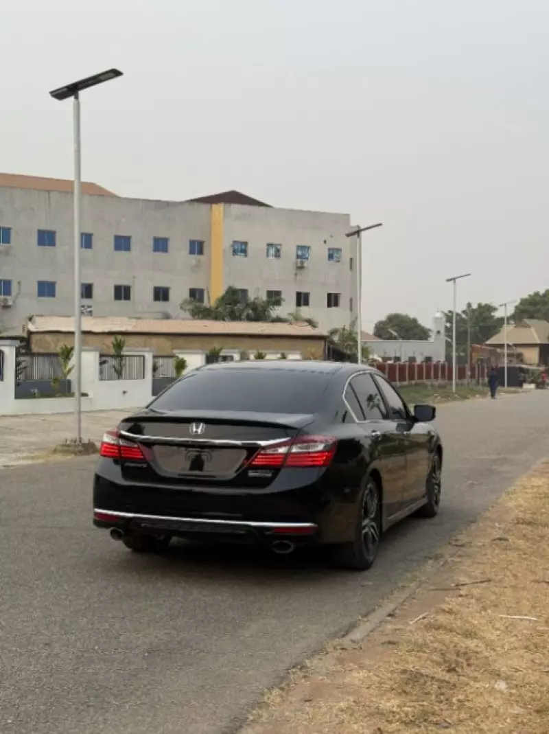 Honda Accord   - 2017