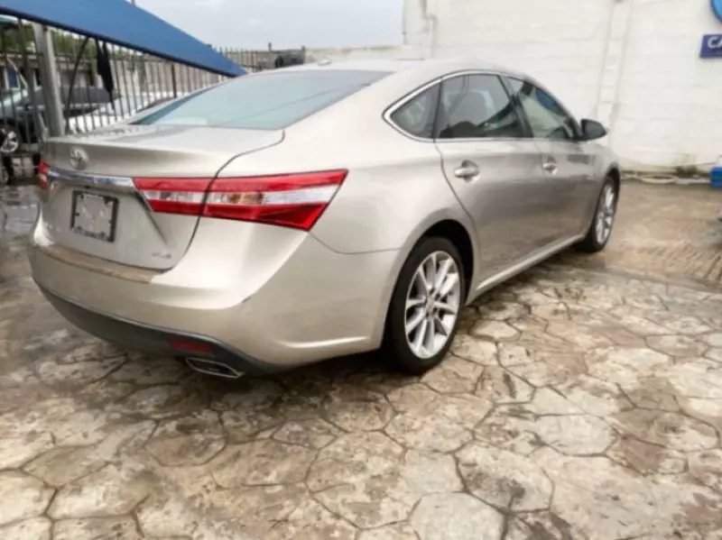 Toyota Avalon   - 2013