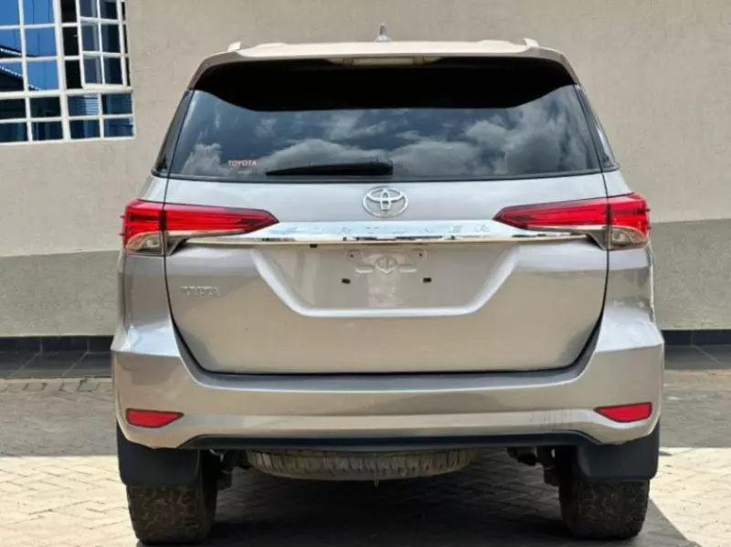 Toyota Fortuner   - 2017
