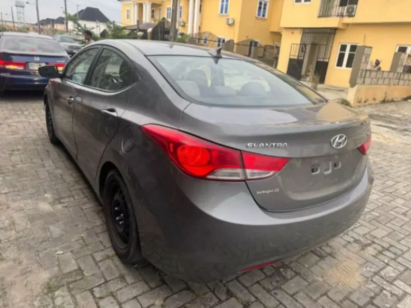 Hyundai Elantra   - 2014