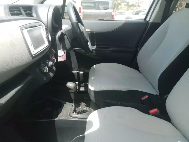 Toyota Vitz   - 2013