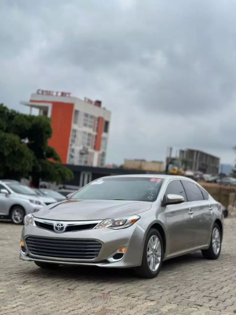 Toyota Avalon   - 2014