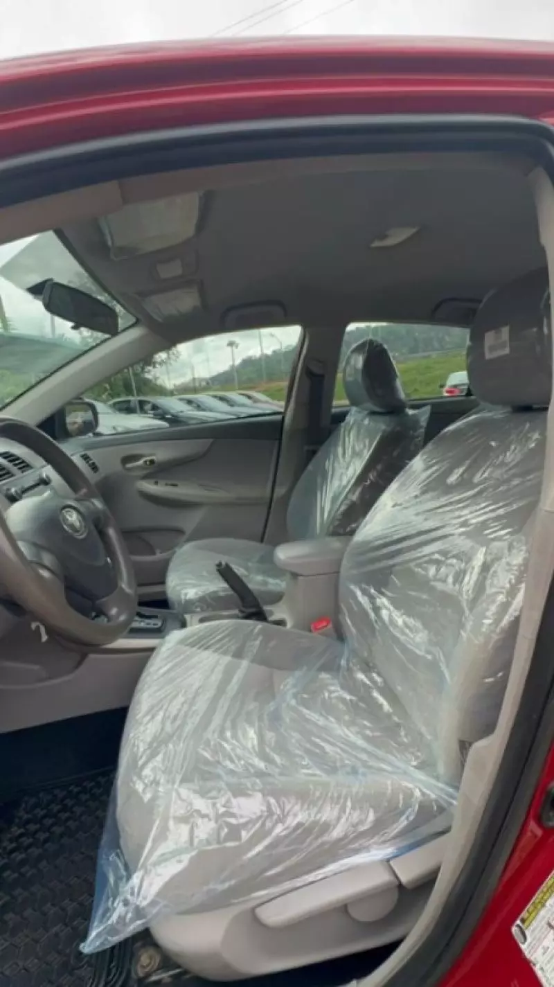 Toyota Corolla   - 2010