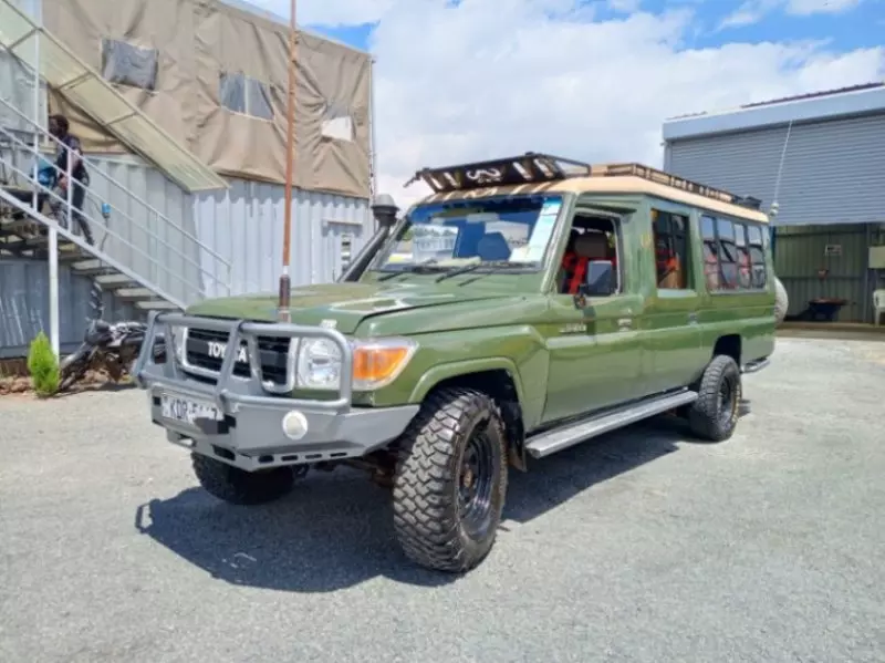 Toyota Land Cruiser 76 hard Top (9 Seater)   - 2017