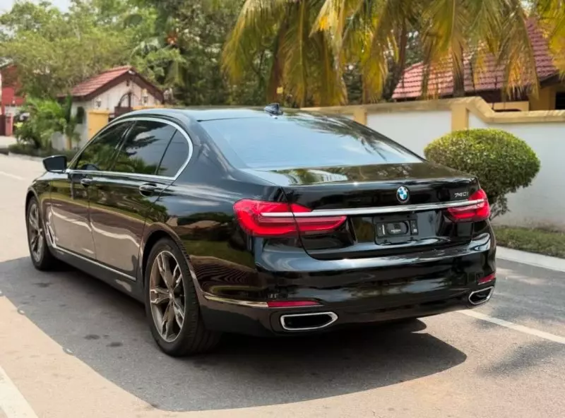 BMW 740   - 2019