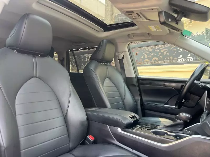 Toyota Highlander   - 2021