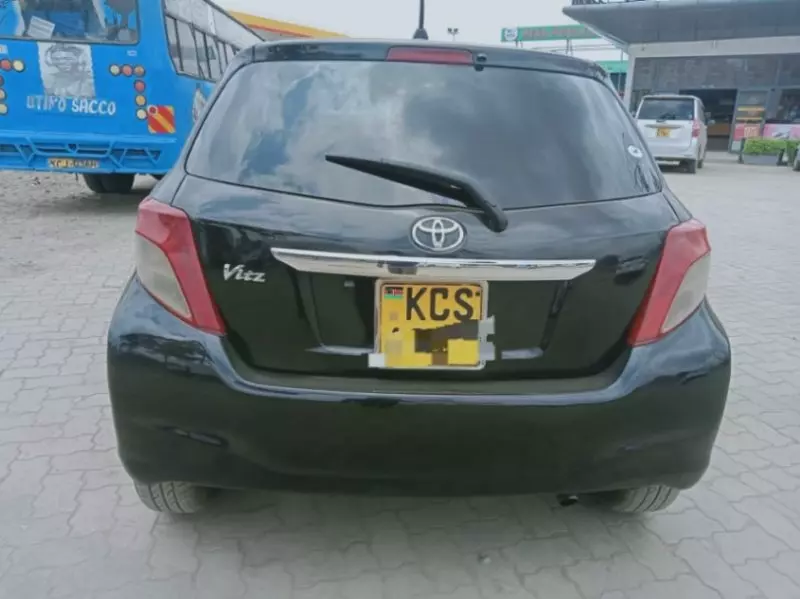 Toyota Vitz   - 2011