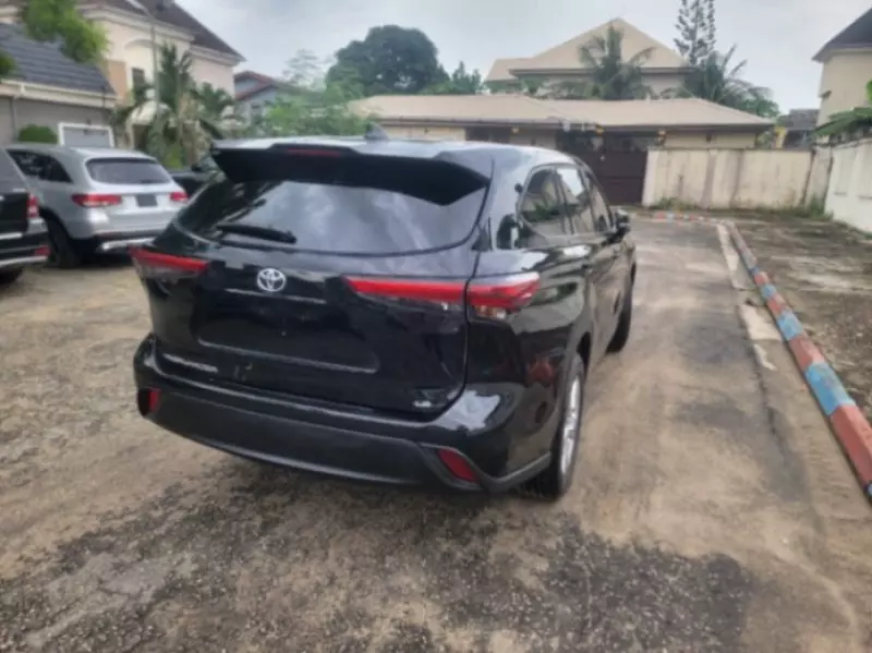 Toyota Highlander   - 2022