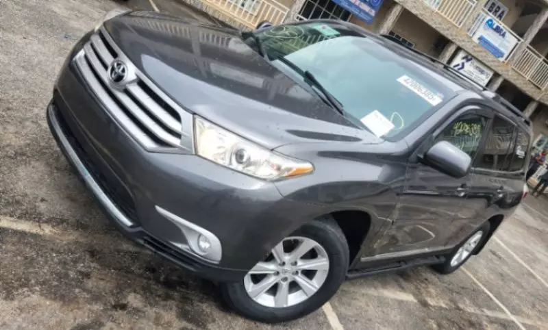 Toyota Highlander   - 2012