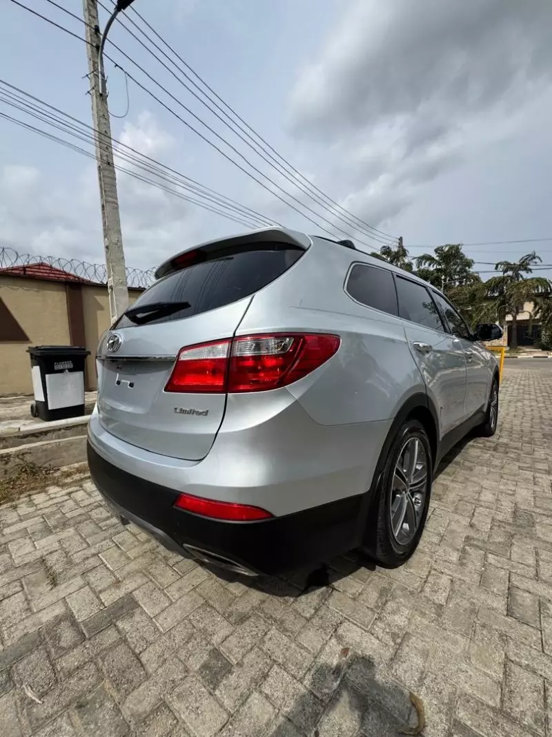 Hyundai Santa Fe   - 2016