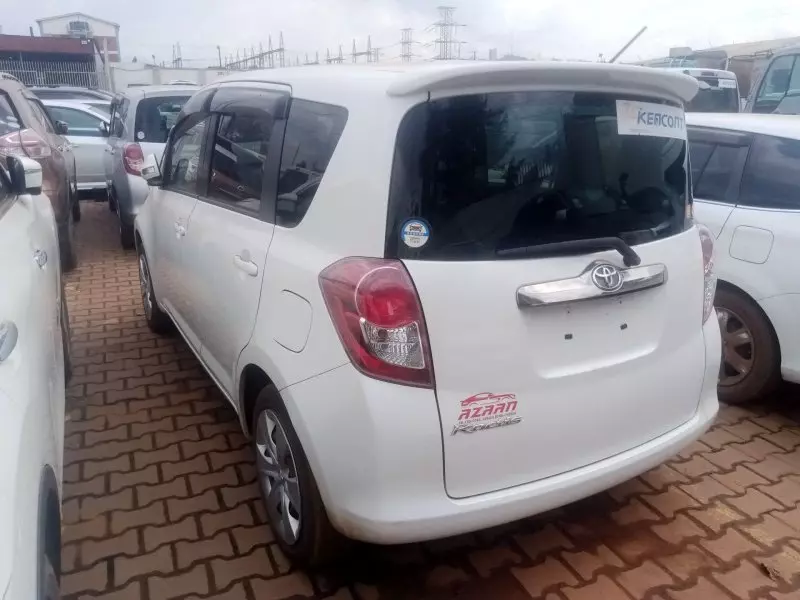 Toyota Ractis   - 2011