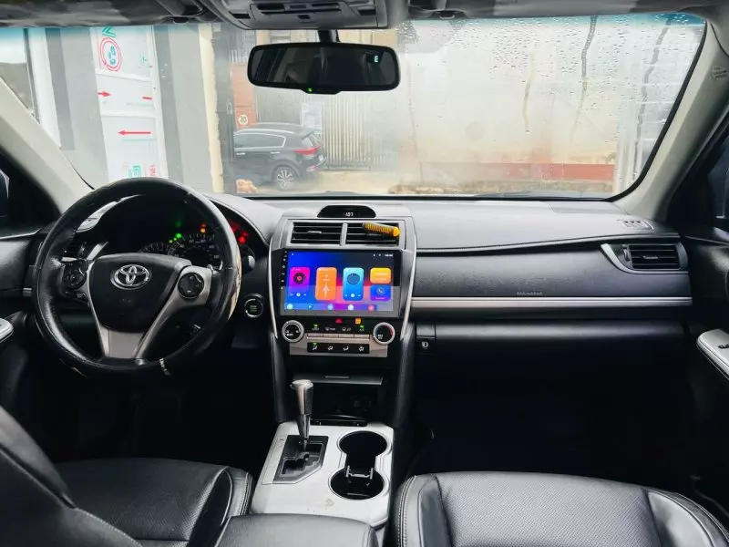 Toyota Camry   - 2012