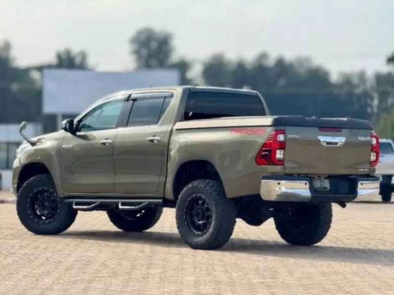 Toyota Hilux   - 2022