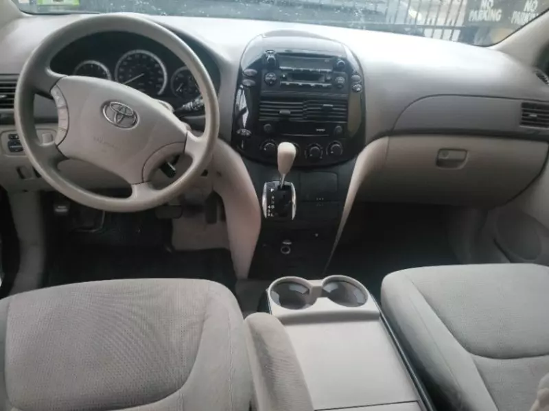 Toyota Sienna   - 2006