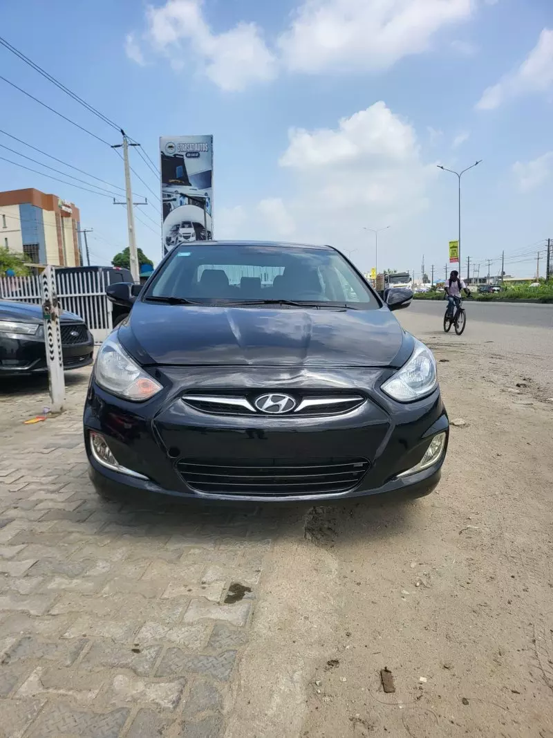 Hyundai Accent   - 2012