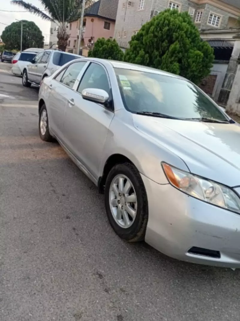 Toyota Camry - 2009