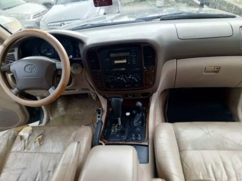 Toyota Land Cruiser   -