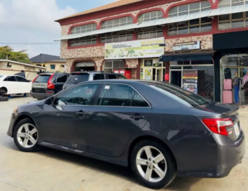 Toyota Camry   - 2012