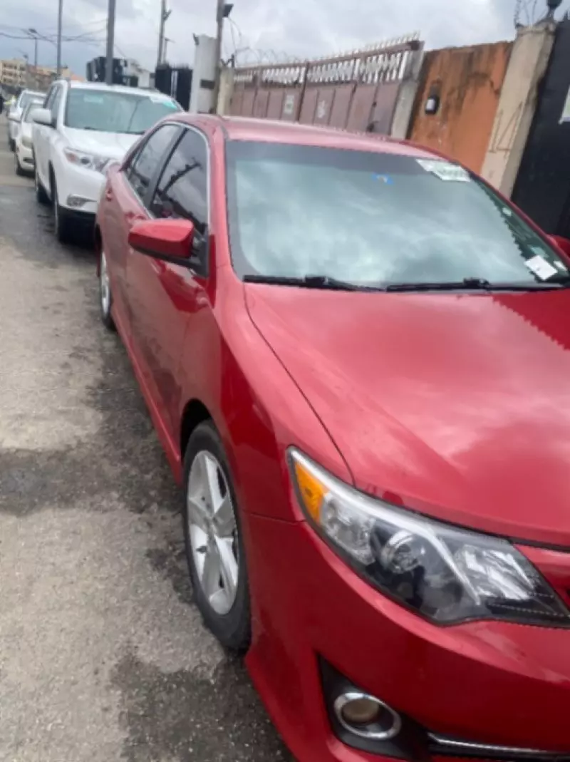Toyota Camry   - 2014