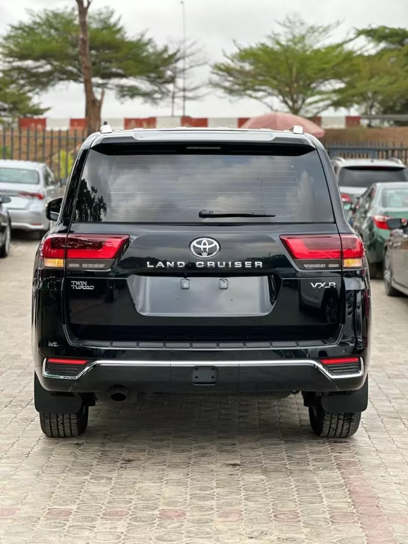 Toyota  Land Cruiser VXR V8   - 2024
