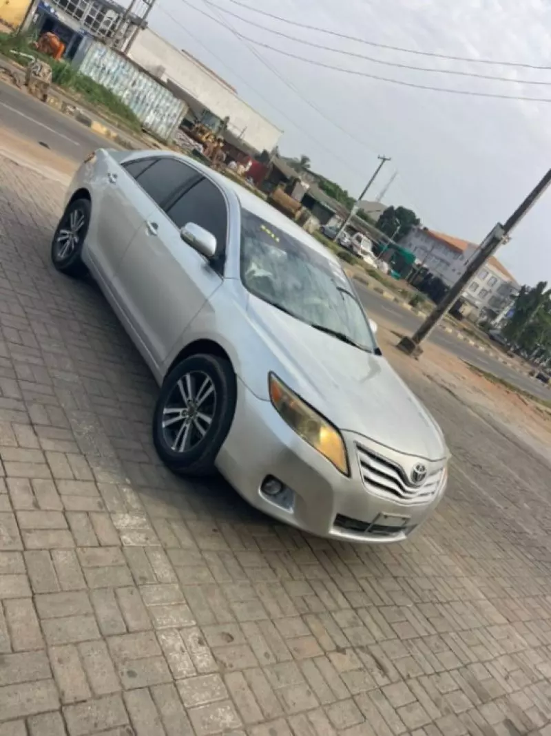 Toyota Camry   - 2011