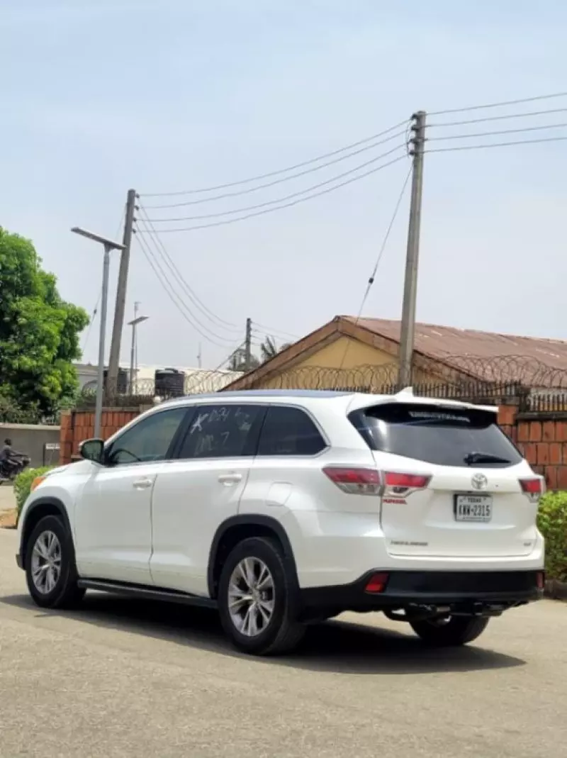 Toyota Highlander   - 2015