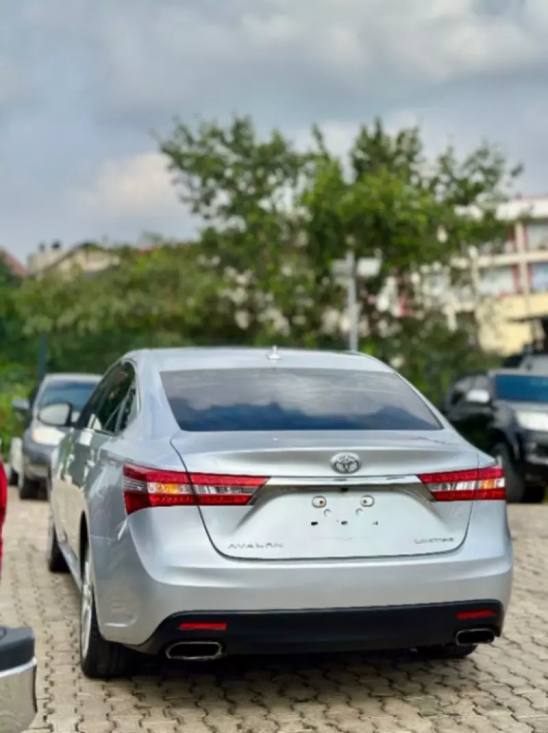 Toyota Avalon   - 2013