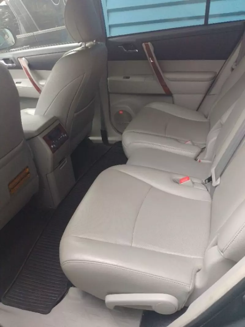 Toyota Highlander   - 2013