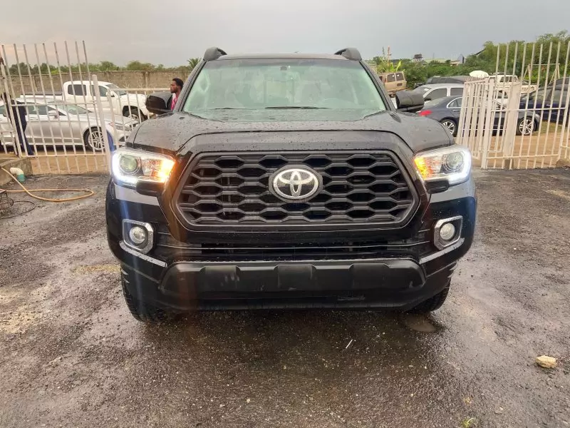 Toyota Tacoma   - 2017