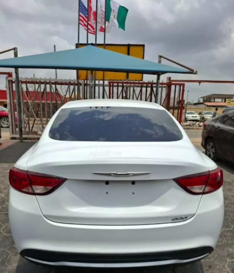 Chrysler 200   - 2015