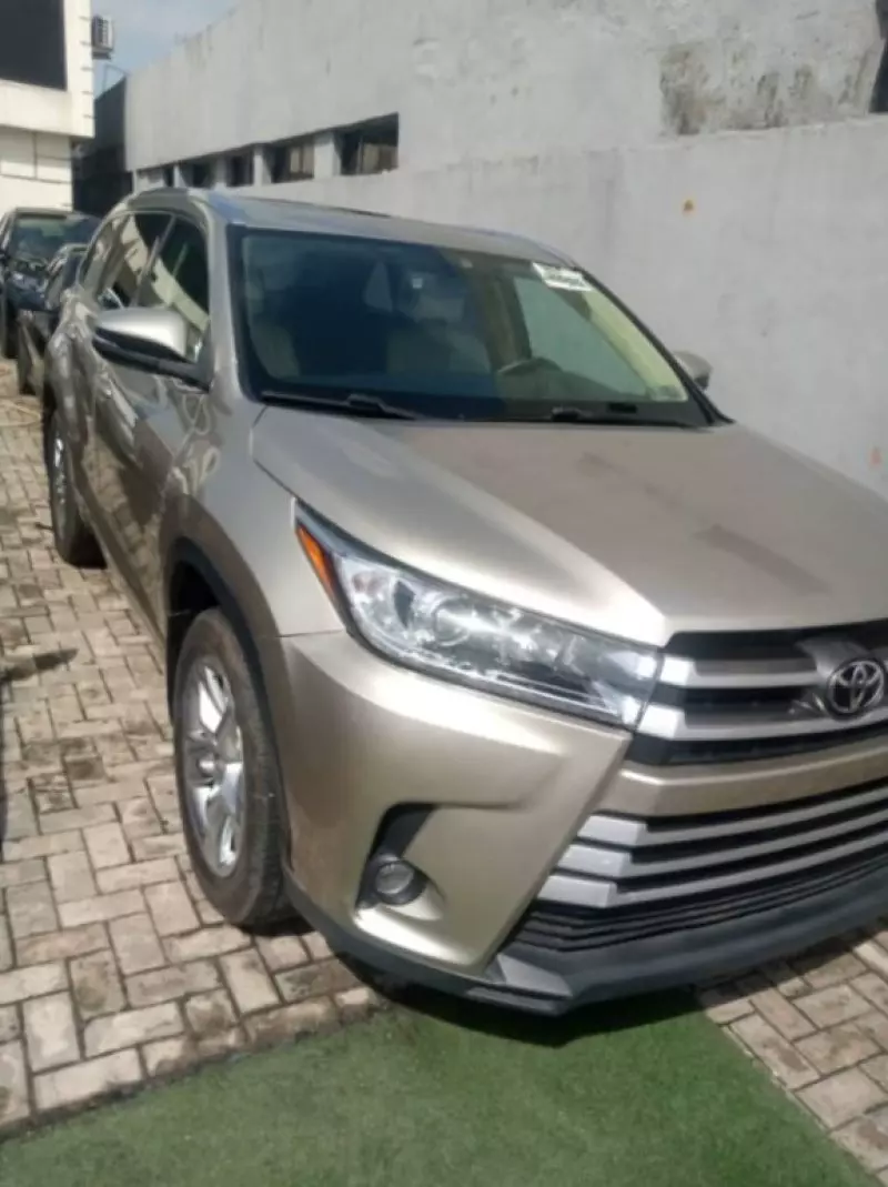 Toyota Highlander   - 2014