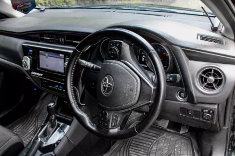 Toyota Auris   - 2016