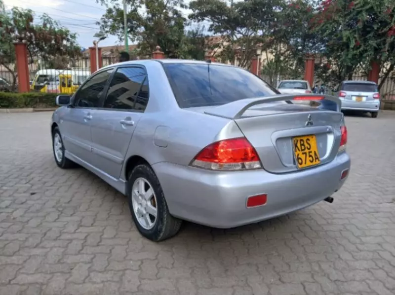 Mitsubishi Lancer   - 2005