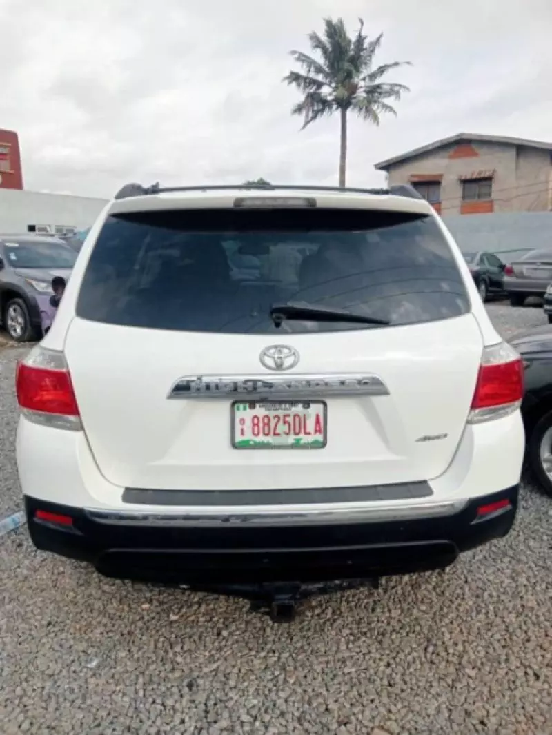 Toyota Highlander   - 2013