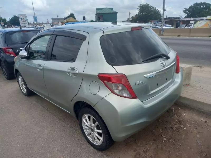 Toyota Vitz   - 2013